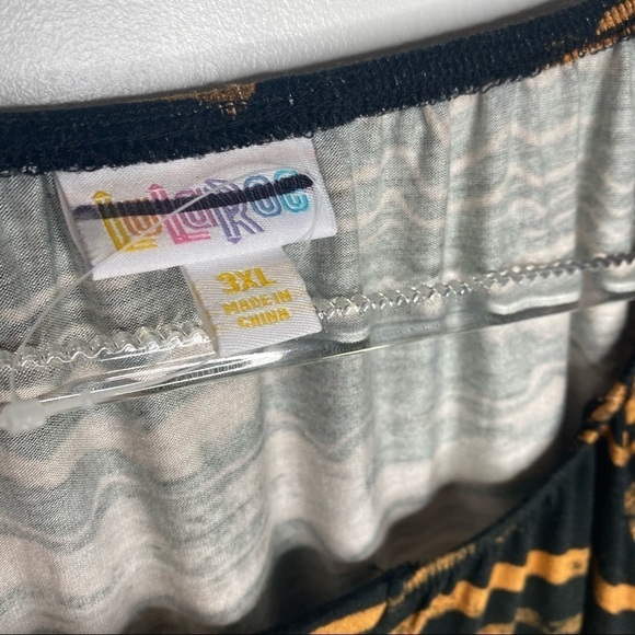 New •Lularoe Debra Peasant top - Picture 6 of 9